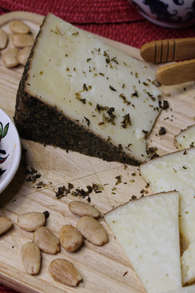 Manchego Cheese covered with Honey and Oregano - Manchego cubierto de Miel y Oregano. - DIFFERENT SIZES