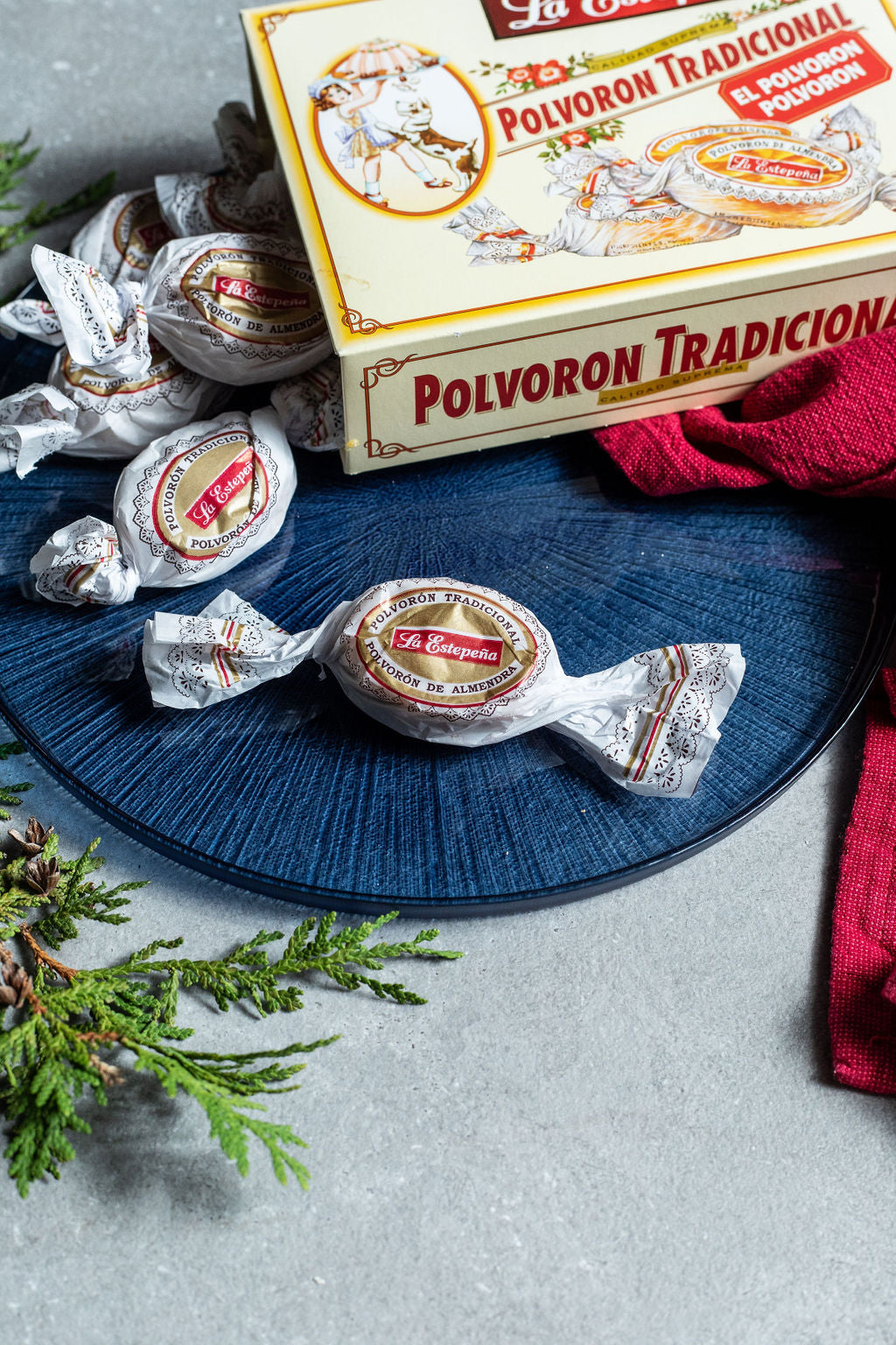 La Estepeña Polvorón Tradicional / Tradicional Almond Cookie (250Gr) - Spanish Pig